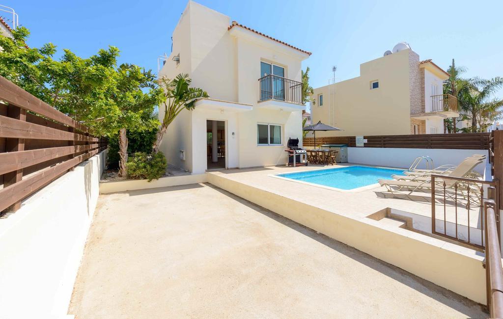 Villa Meredith Paralímni Szoba fotó